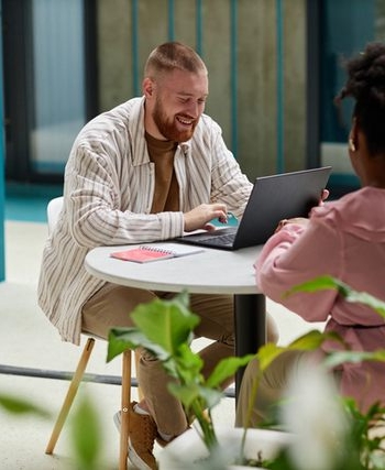 צמחים למשרד:‏ הדרך הפשוטה להכניס חיים,‏ צבע ואנרגיה לחלל העבודה