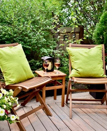 עיצוב מרפסת במינימום מאמץ – עם כדים ואדניות מתאימים